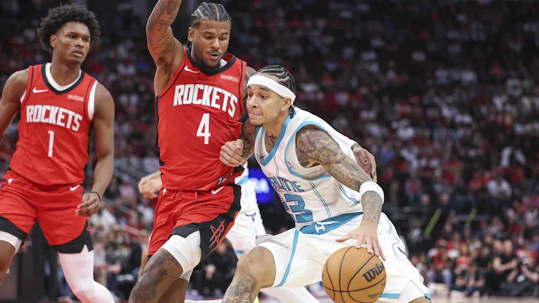 Ball Brilha em Retorno e Lidera Hornets em Vitória sobre os Rockets por 110-105