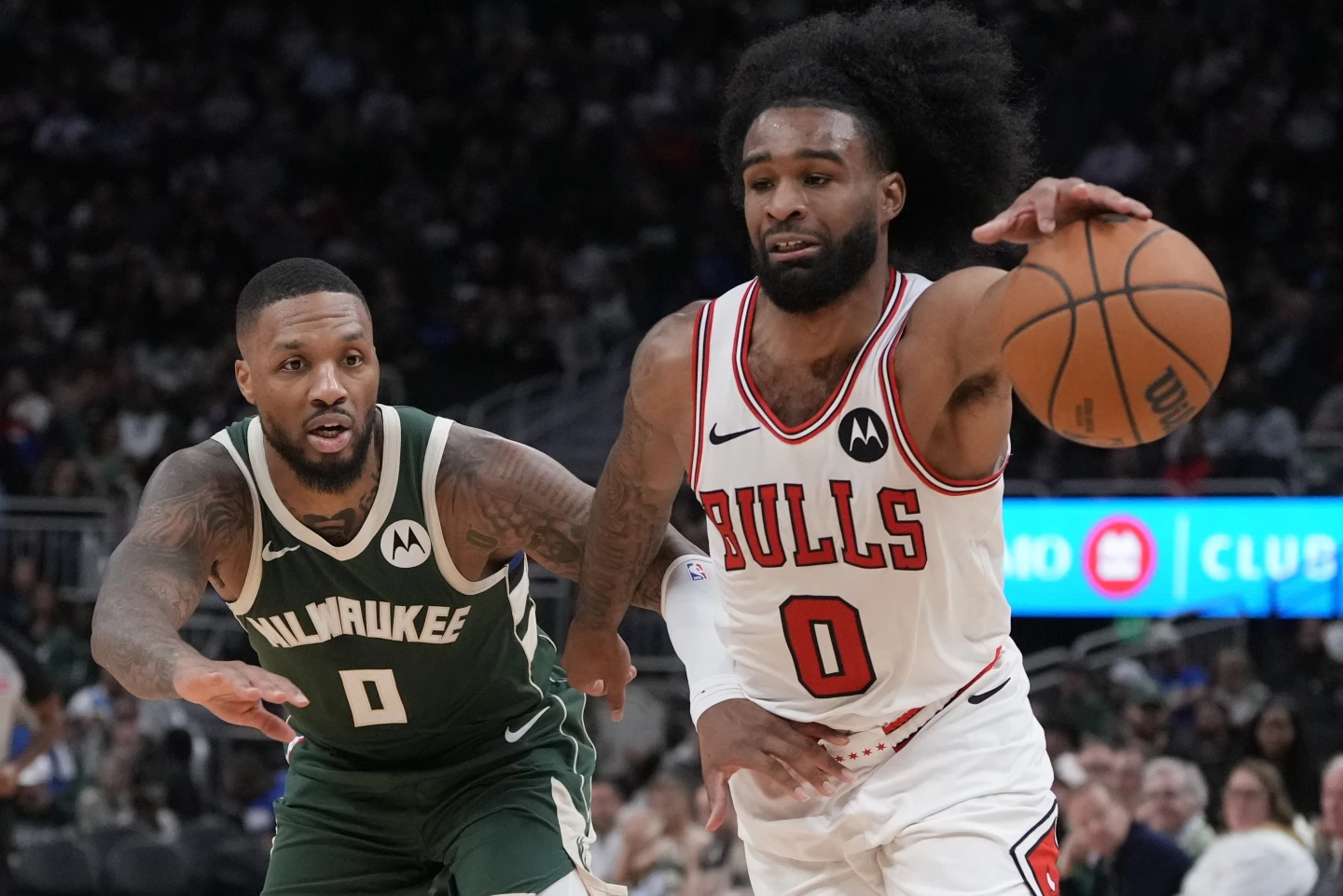 Coby White brilha com 35 pontos e Bulls superam Bucks por 133-122, garantindo a primeira vitória da temporada